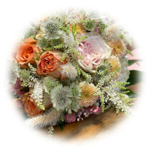 Hochzeitsstrauß Düsseldorf_Hochzeitsblumen_Brautstrauß nach Wunsch Düsseldorf_individueller Brautstrauß Düsseldorf_natürlicher Brautstrauß Düsseldorf_Trockenblumen Brautstrauß Düsseldorf_Brautstrauß mit Eukalyptus Düsseldorf_Hochzeitsflorist Düsseldorf_Blumendeko Hochzeit Düsseldorf